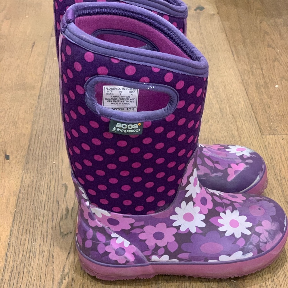 Girls size 2 Bogs boots
